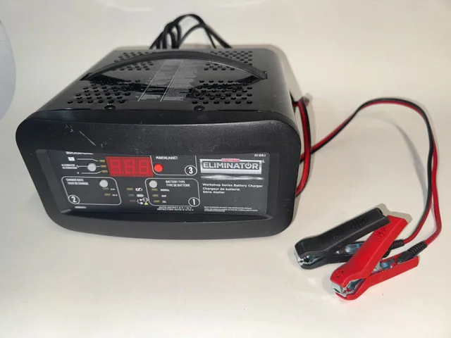MotoMaster Smart Battery Charger 15/3-Amp 6V/12V thumbnail