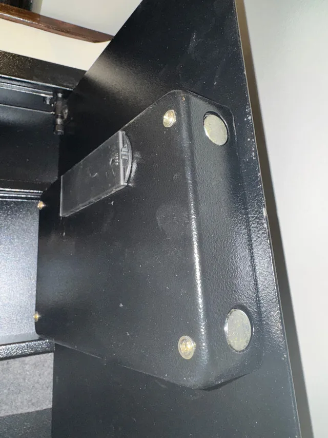 Lucky Guard Electronic Wall Safe (black) image indicator(4)