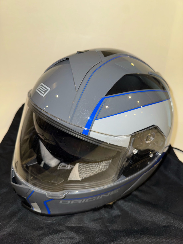 Origine DOT certified helmet with carrying bag