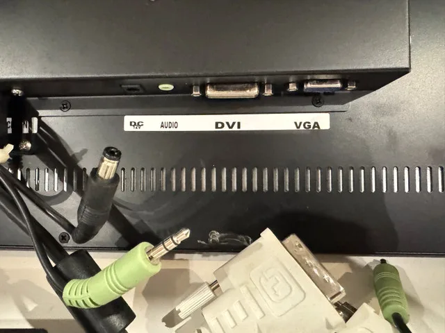 AIM 21.5-inch touchscreen monitor image indicator(2)