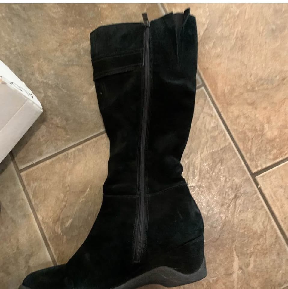 Black suede boots size 7.5 - photo 4