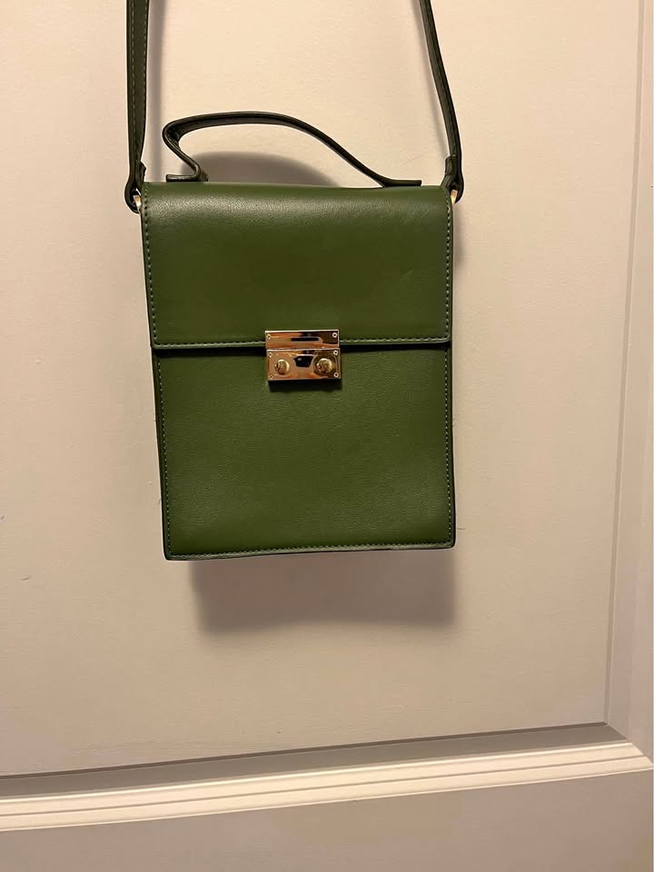 Green shoulder bag