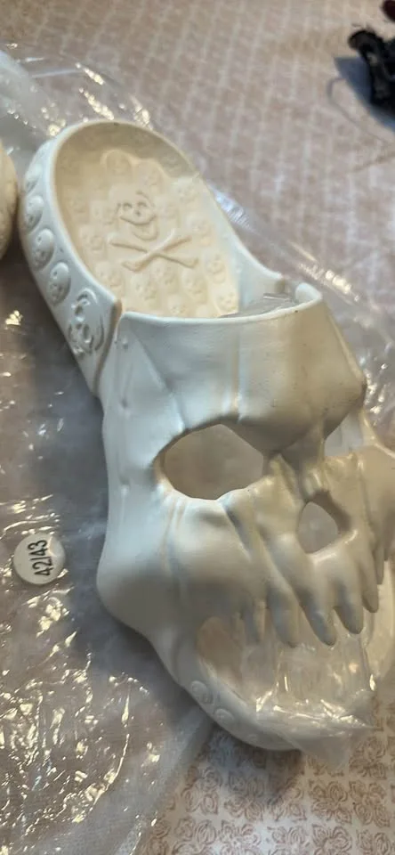 Skull Slides Size 42/43 New $45 image indicator(3)