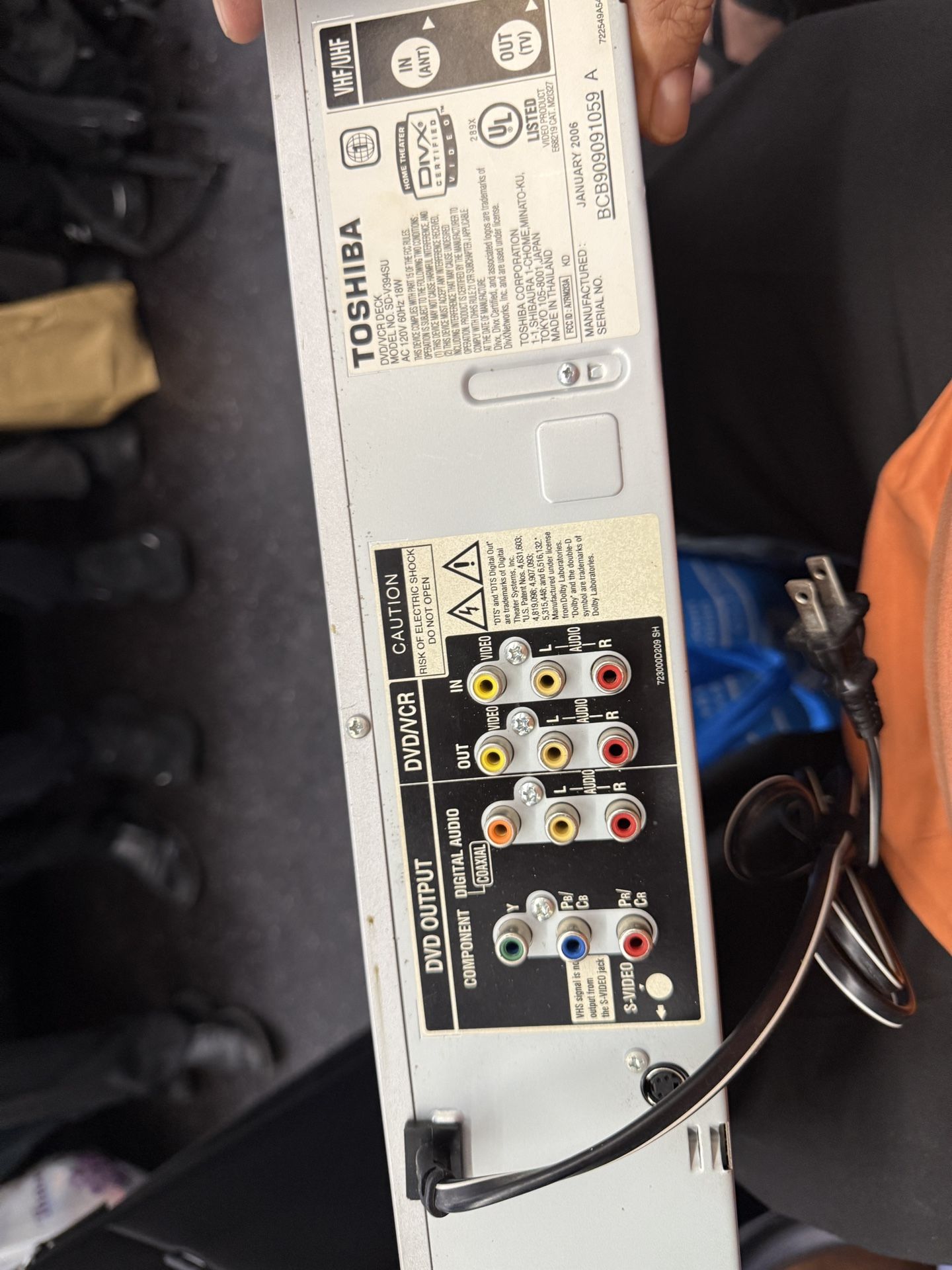 Toshiba VHS & DVD Player - photo 2
