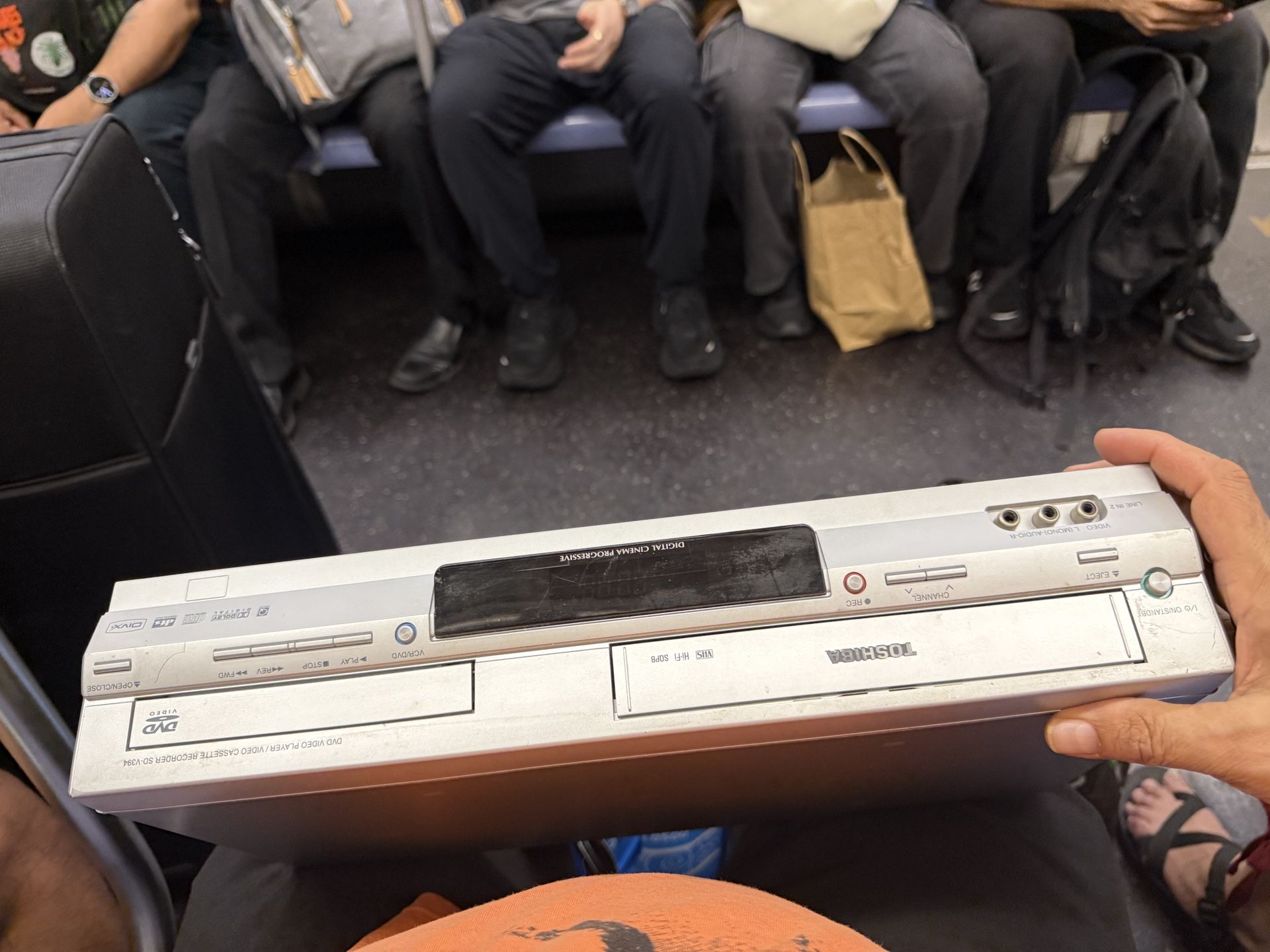 Toshiba VHS & DVD Player - photo 4