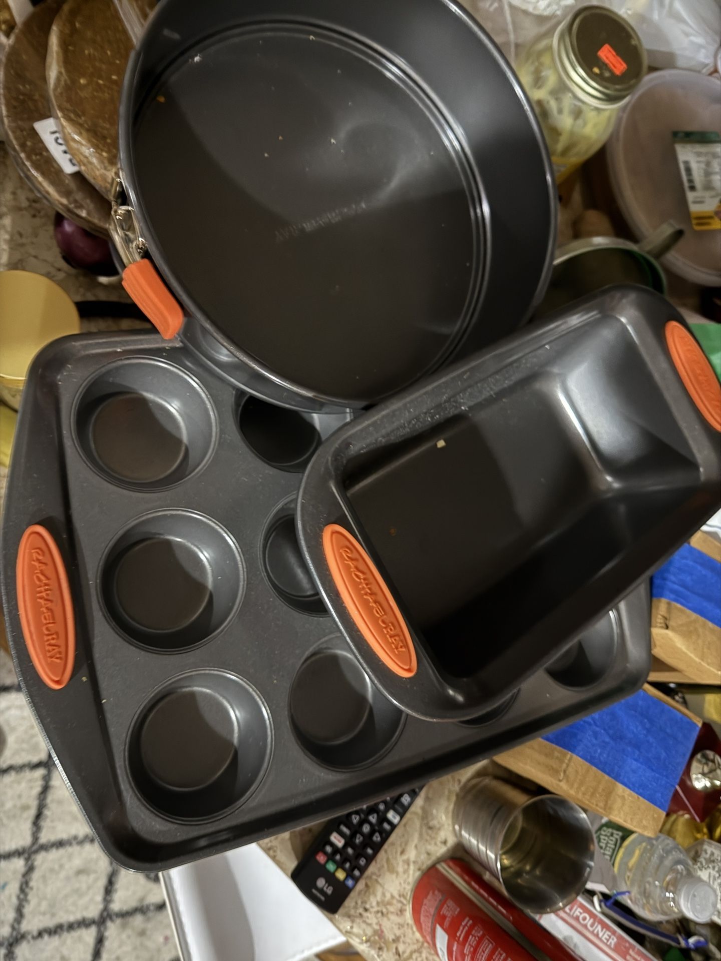 Rachel Ray Baking Cake Pan Set , Cupcake Pan And Bread Pan - photo 3