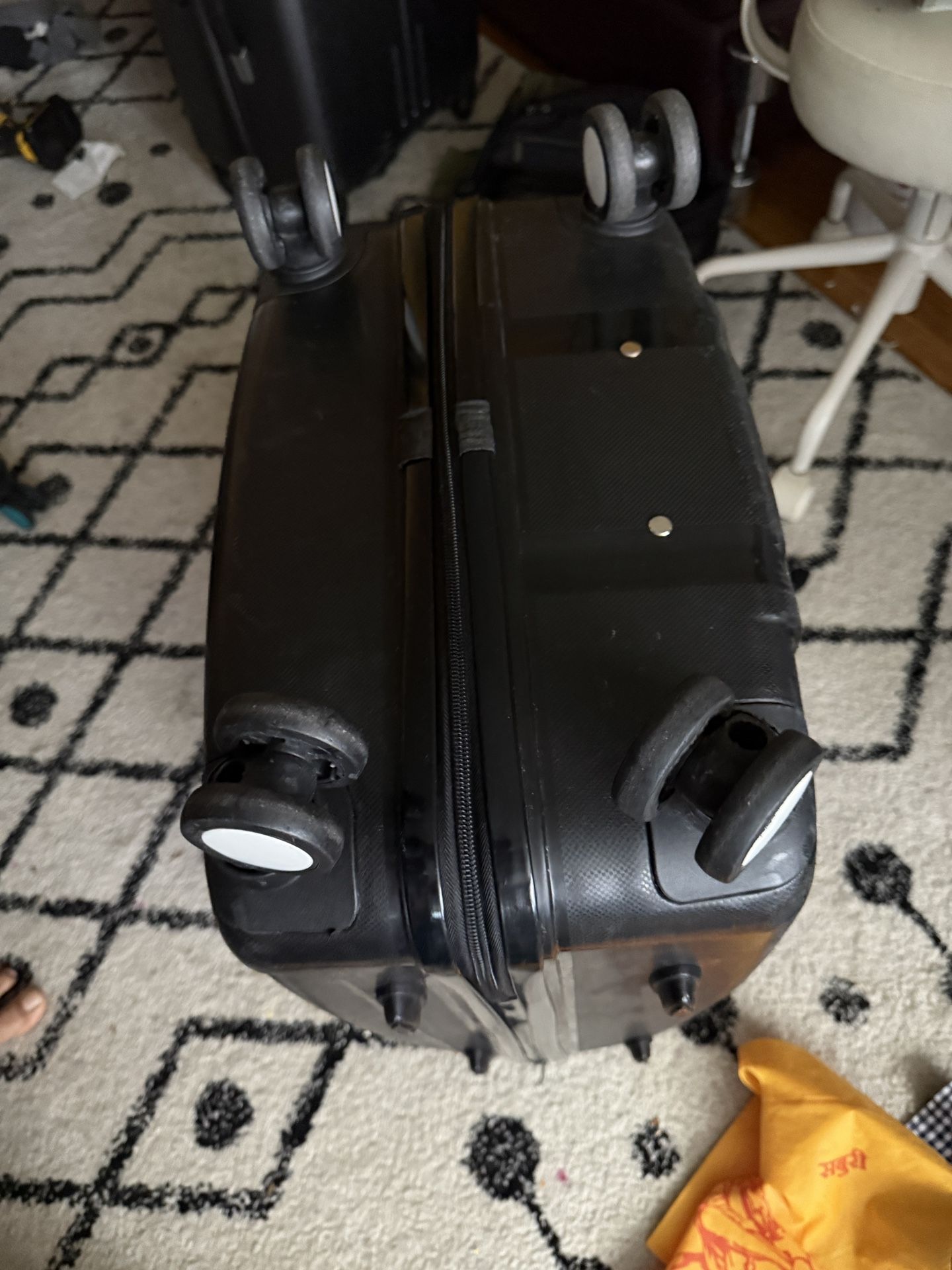 Well Made Giordano Luggage - photo 2