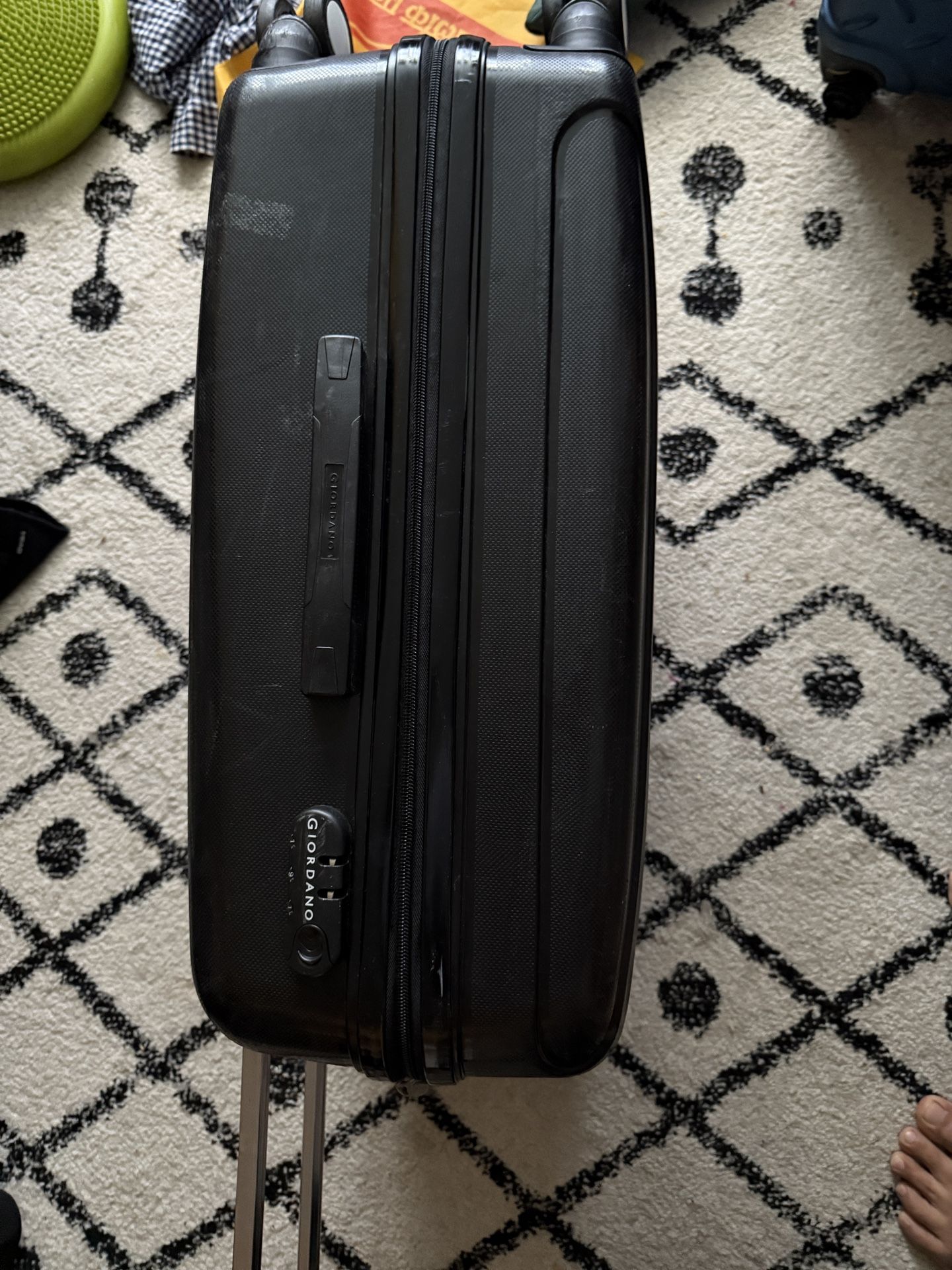 Well Made Giordano Luggage - photo 3
