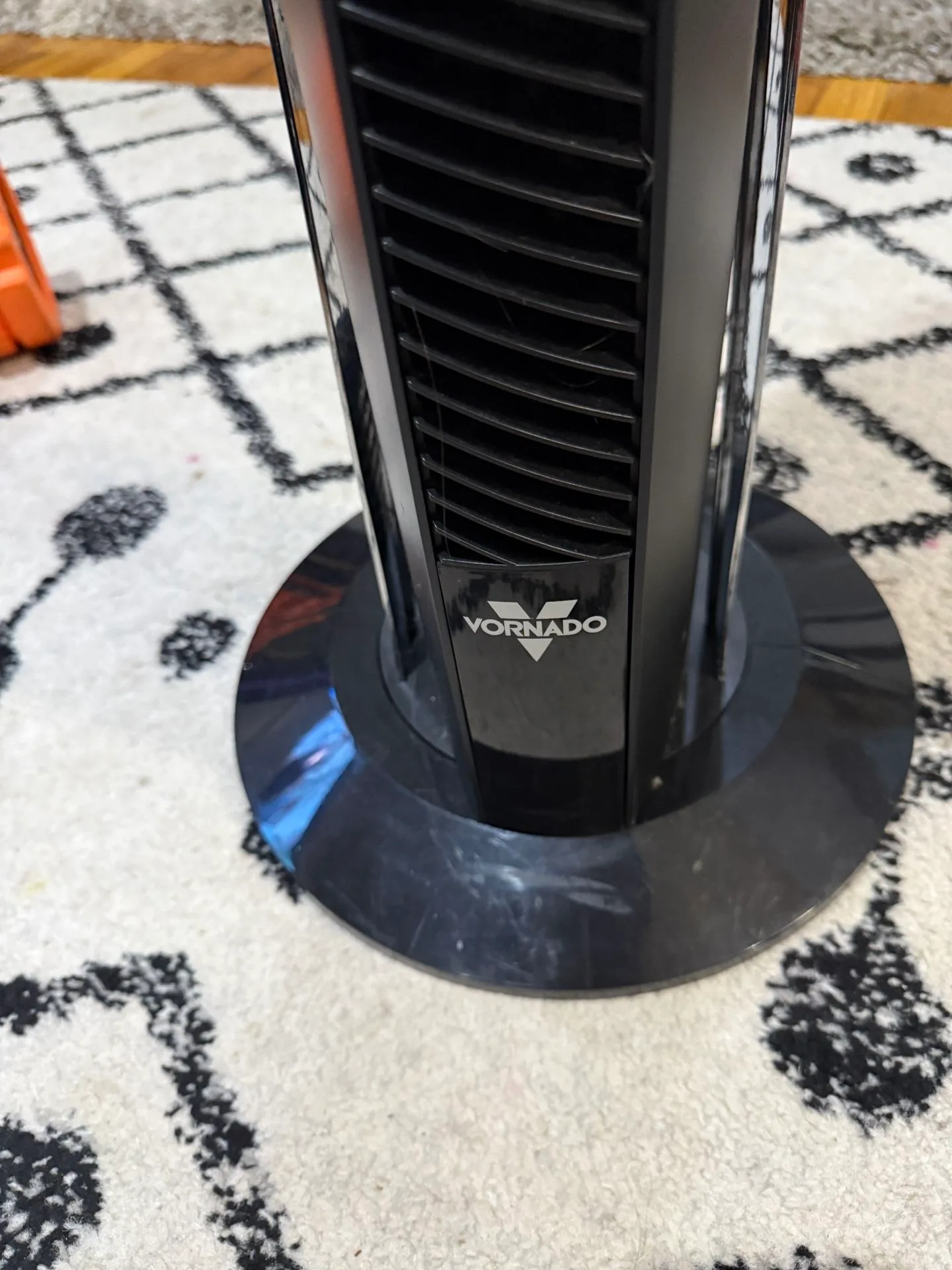 VORNADO Standing Tower Fan image indicator(3)