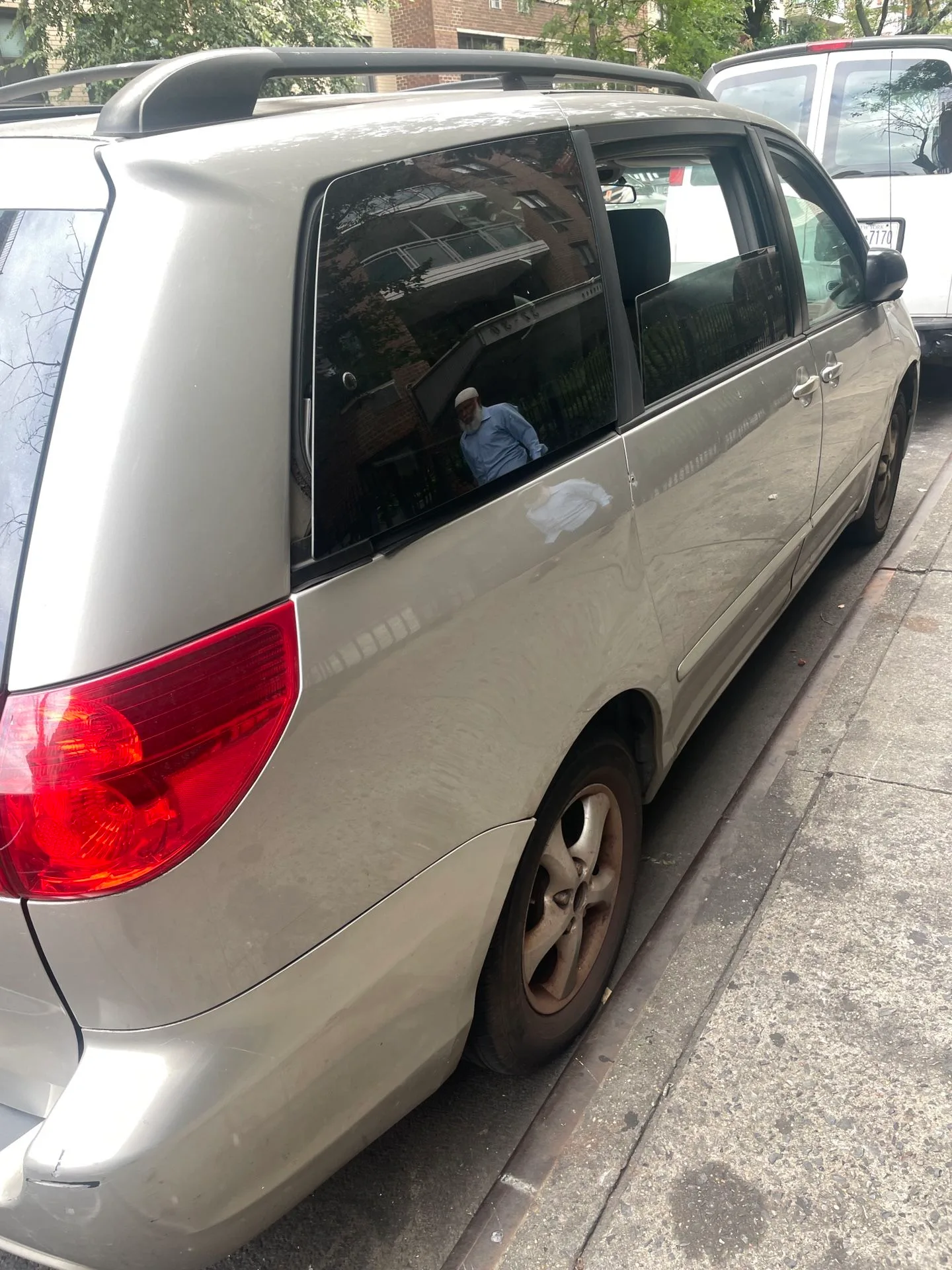 2010 Toyota Sienna image indicator(2)