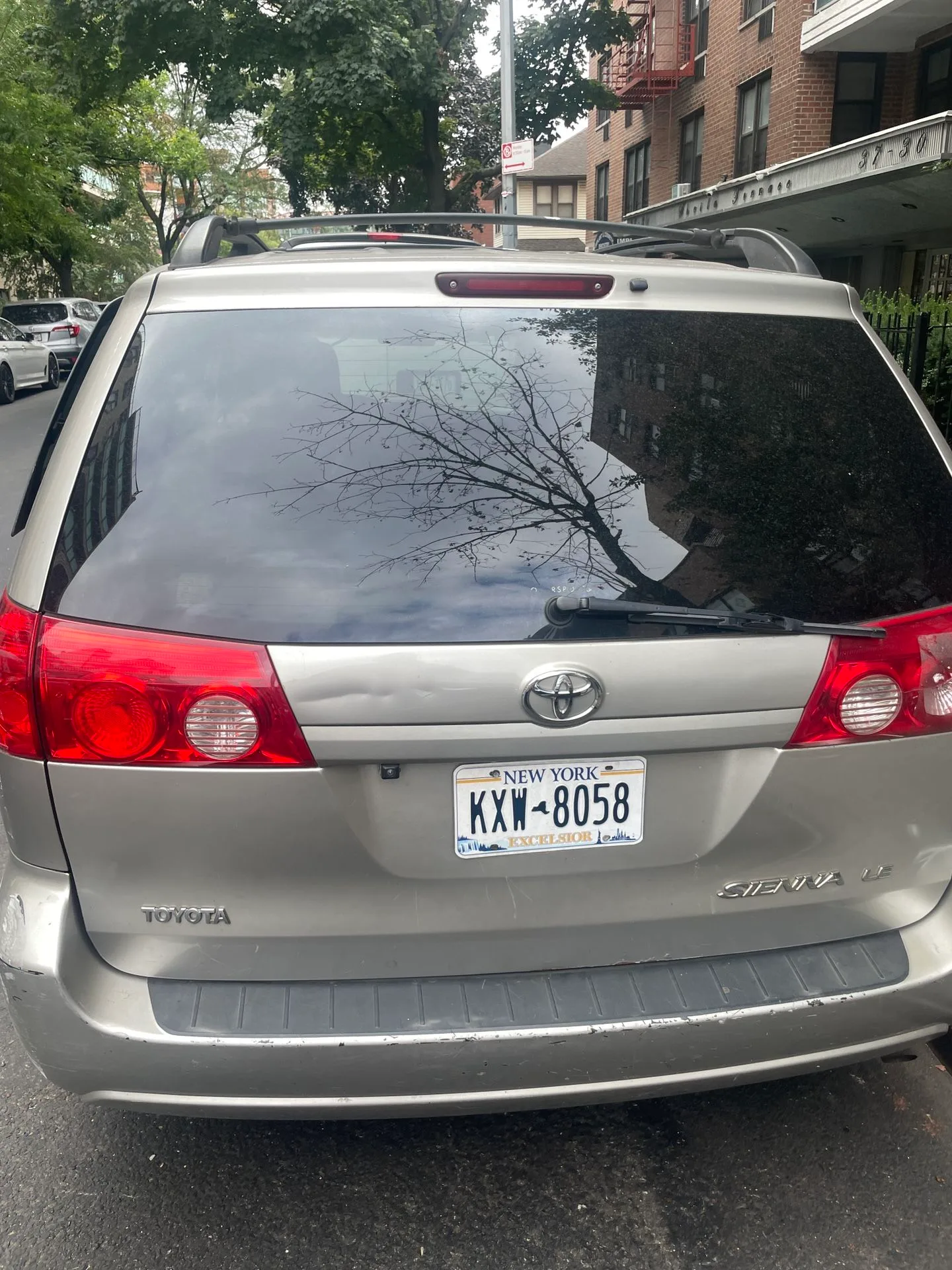 2010 Toyota Sienna image indicator(3)