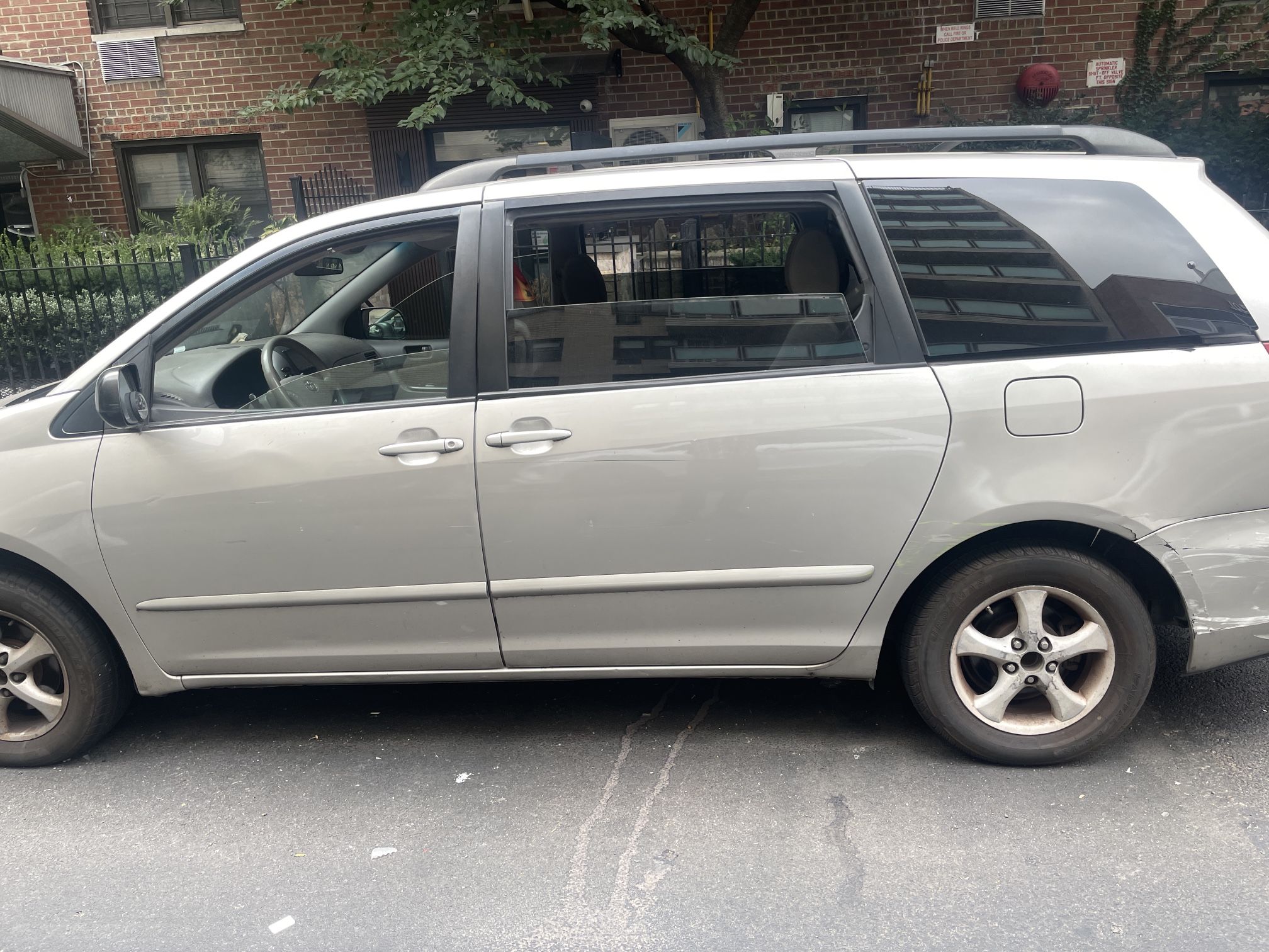 2010 Toyota Sienna - photo 4