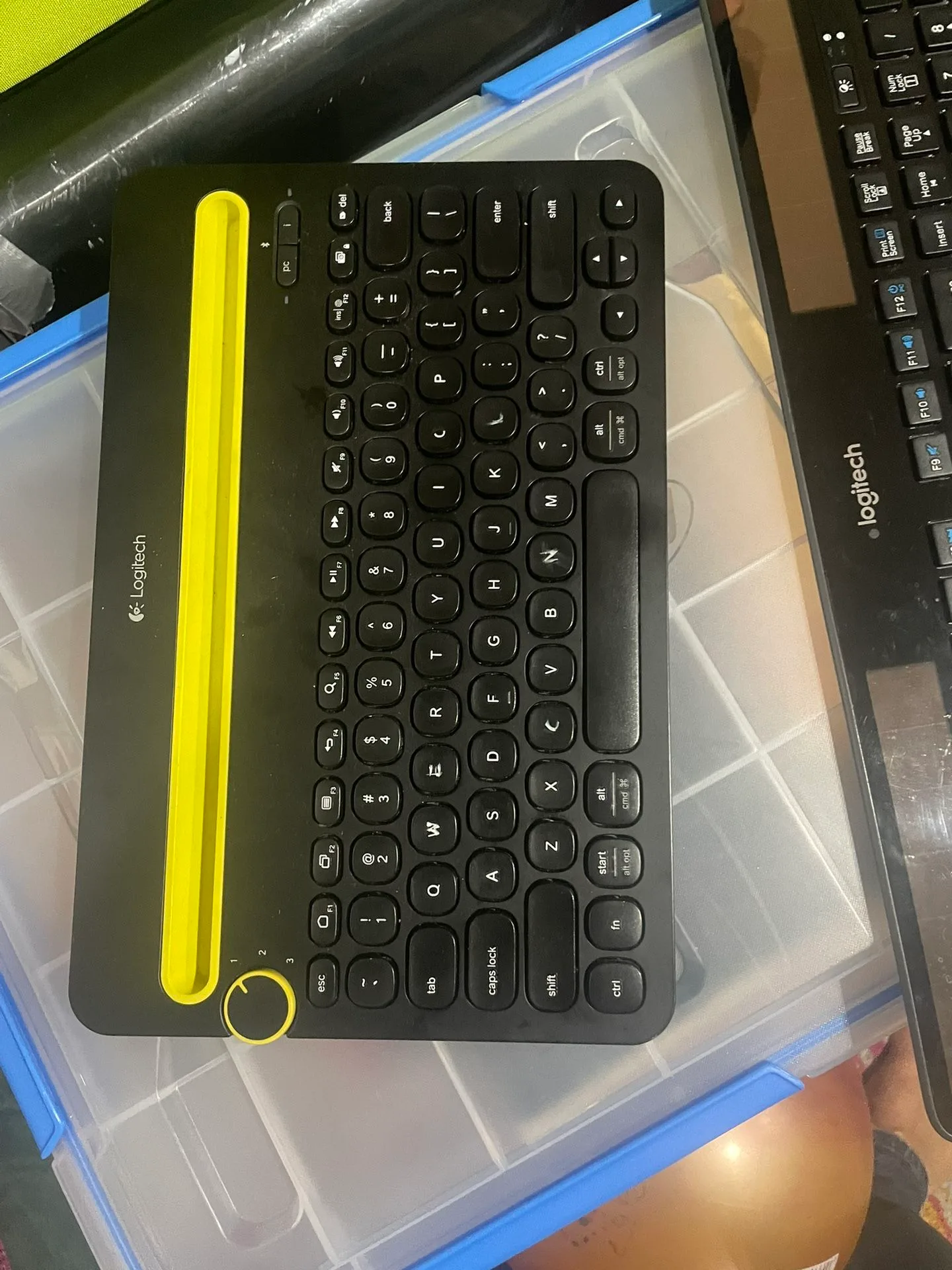 Bluetooth Ipad/Surface Or Table Key Bord thumbnail