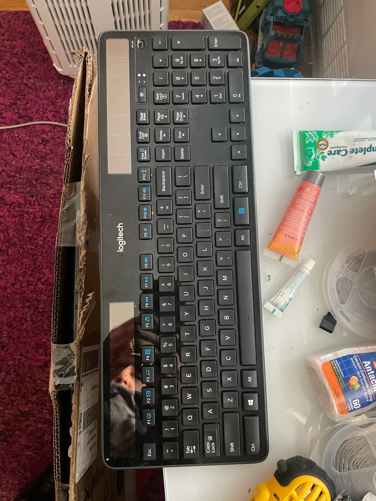 Solar Logitech Wireless Keyboards image indicator(2)