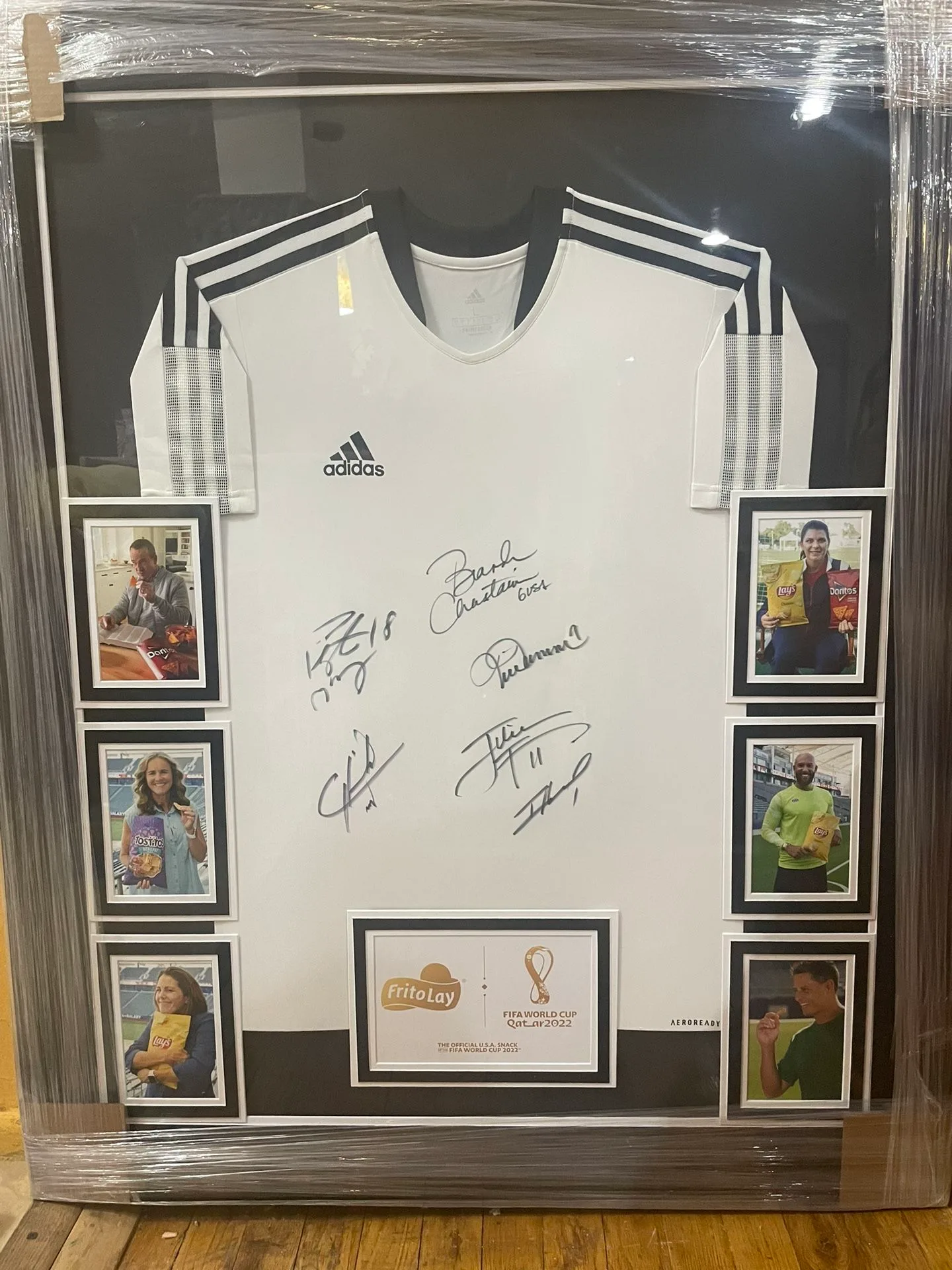 FIFA World Cup 2022 Frame With 6 Autographs thumbnail