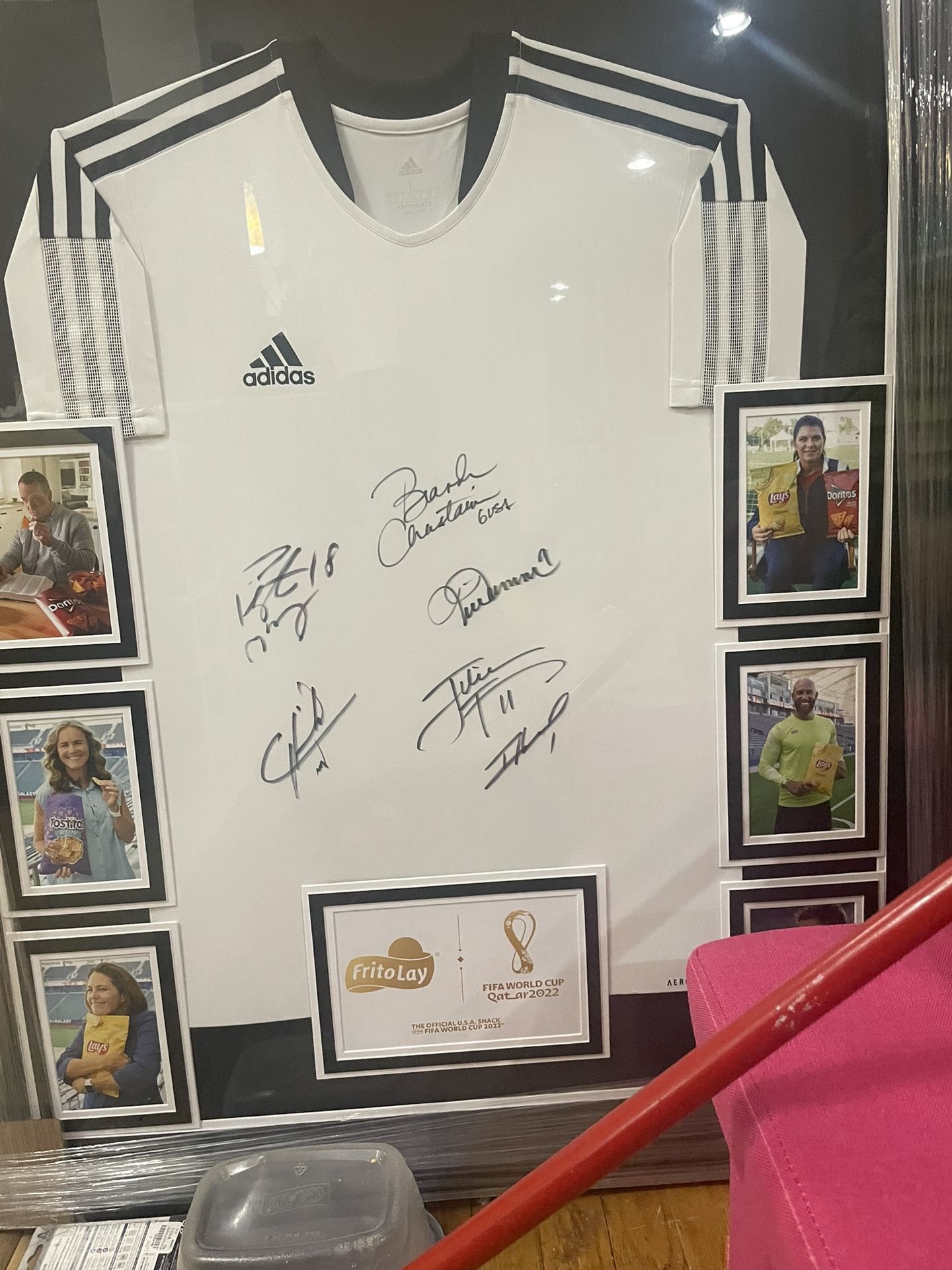 FIFA World Cup 2022 Frame With 6 Autographs - photo 3