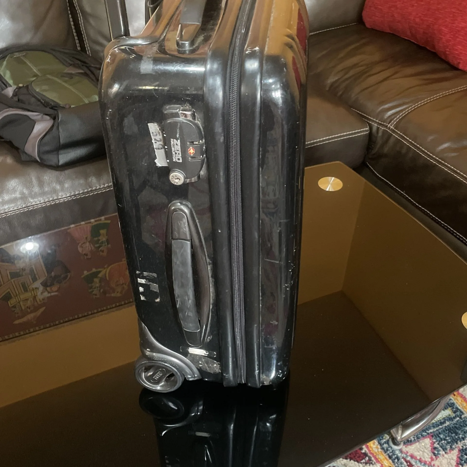 Very Nice Carry On Luggage Only $20 image indicator(2)