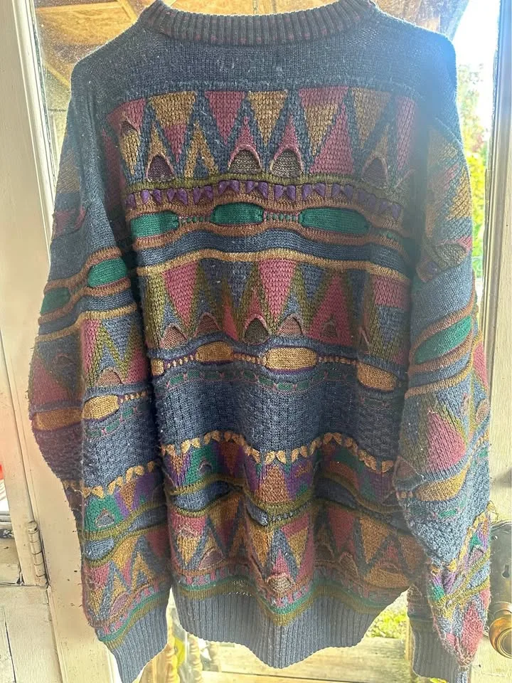 3D KNIT SWEATER - SIZE LARGE thumbnail