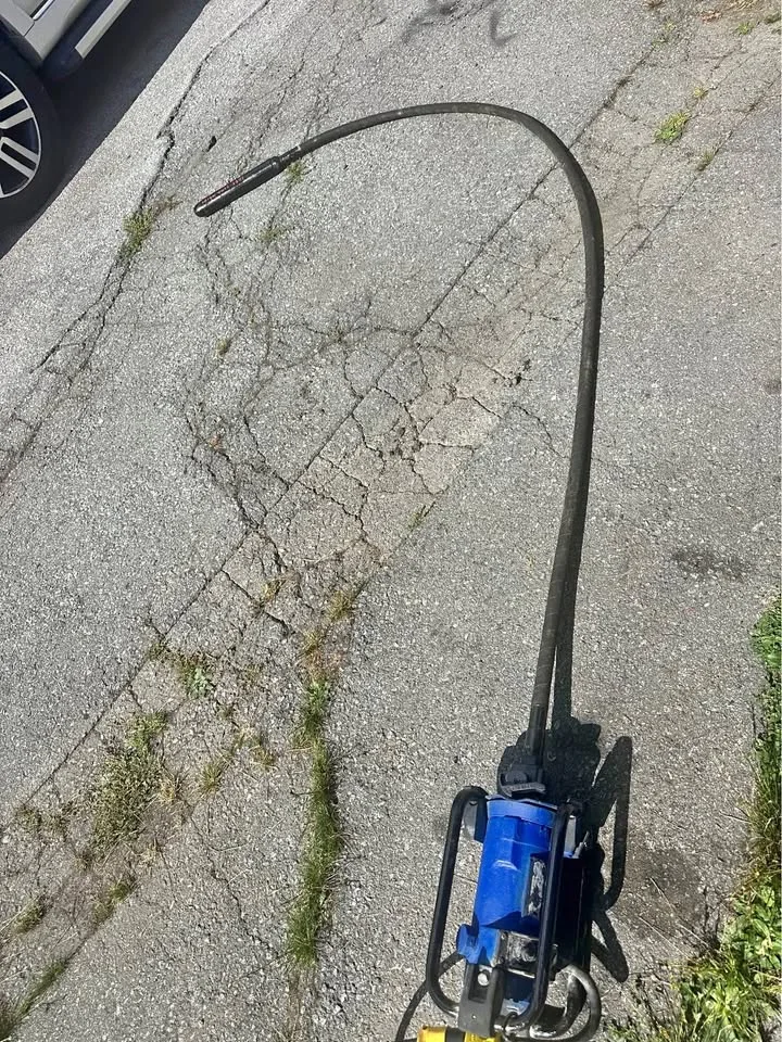 CONCRETE VIBRATOR W/ 10FT WHIP thumbnail