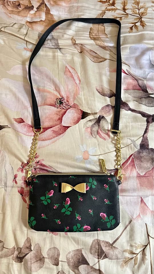WINNERS Floral Purse with Phone Charger attached