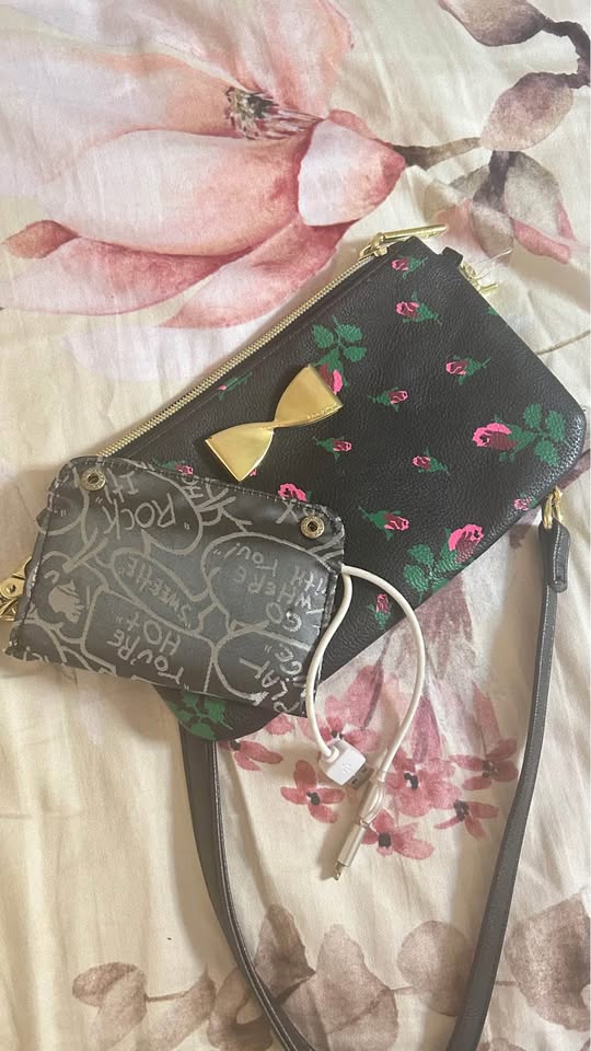 WINNERS Floral Purse with Phone Charger attached - photo 2