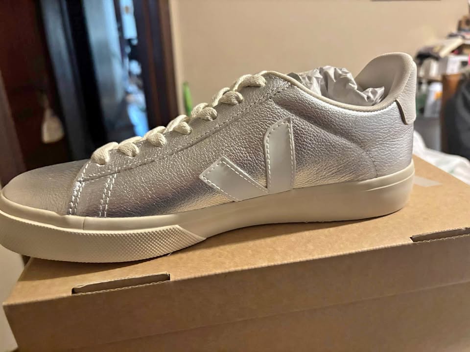 New metallic Veja
