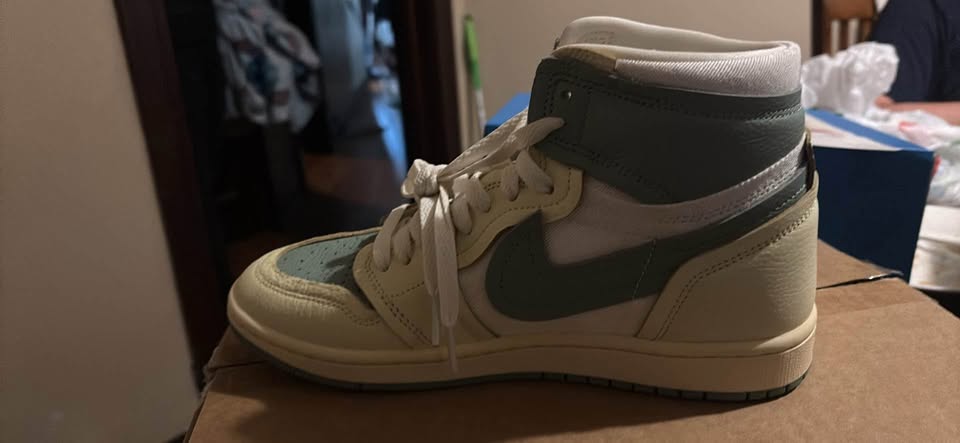 Air Jordan 1 women 8.5 - photo 2