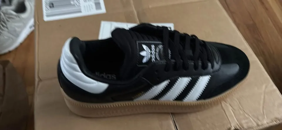 Sambas Men 10.5 image indicator(4)