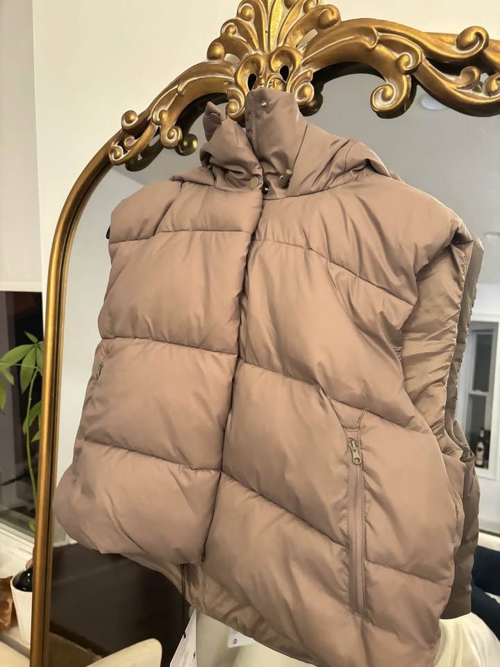 Gold Rush Puffer Vest Size Medium - photo 2