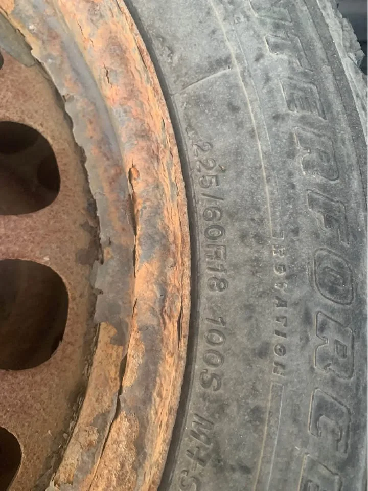 Set of 4 winters tire on rim image indicator(3)