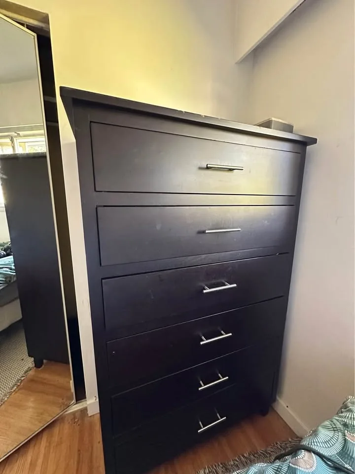 Mahogany Dresser image indicator(4)