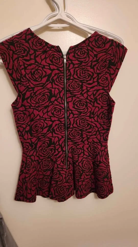 Red roses peplum top (M) image indicator(2)