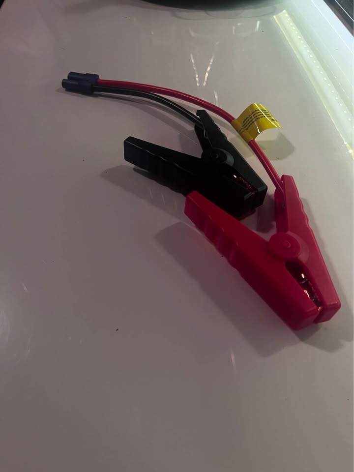 Car Jump Starter - photo 4