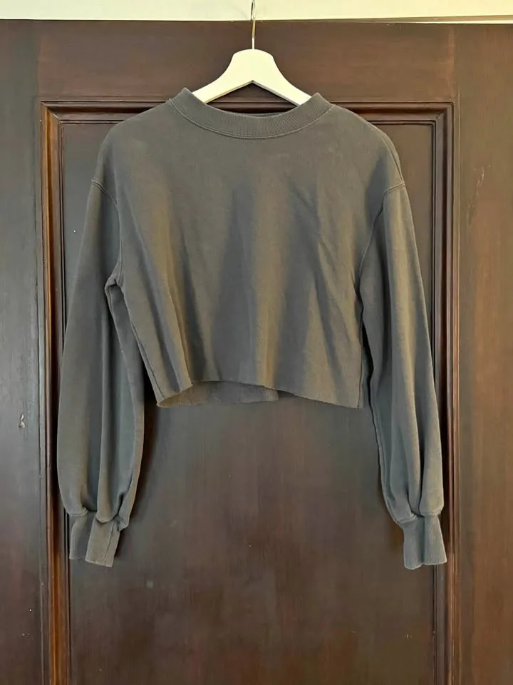 h&m cropped crewneck thumbnail