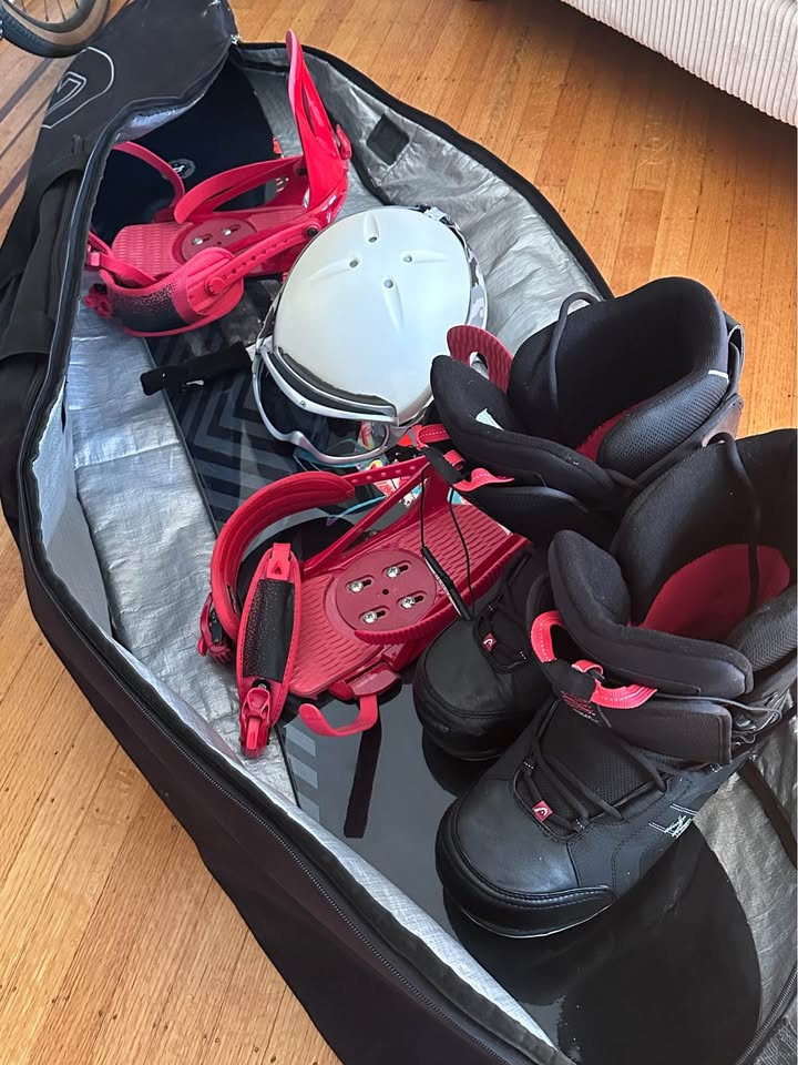 Burton Snowboarding Bundle: Board, Boots, Helmet, Goggles! - photo 3