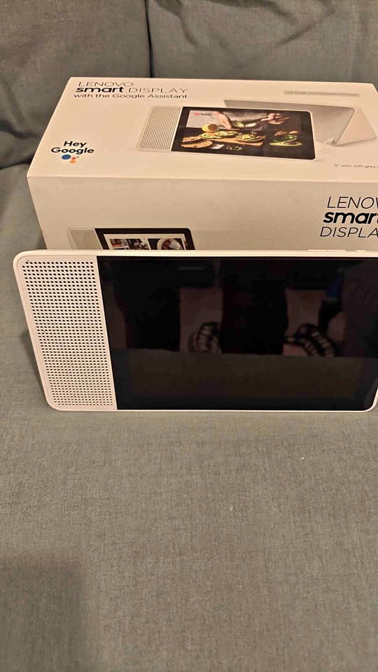 Mint Lenovo Smart Display - Google Home
