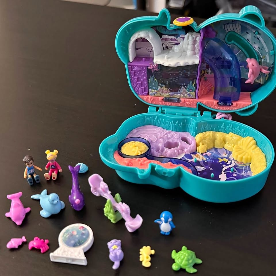 Polly Pocket Otter Aquarium Compact - Aquatic Adventures