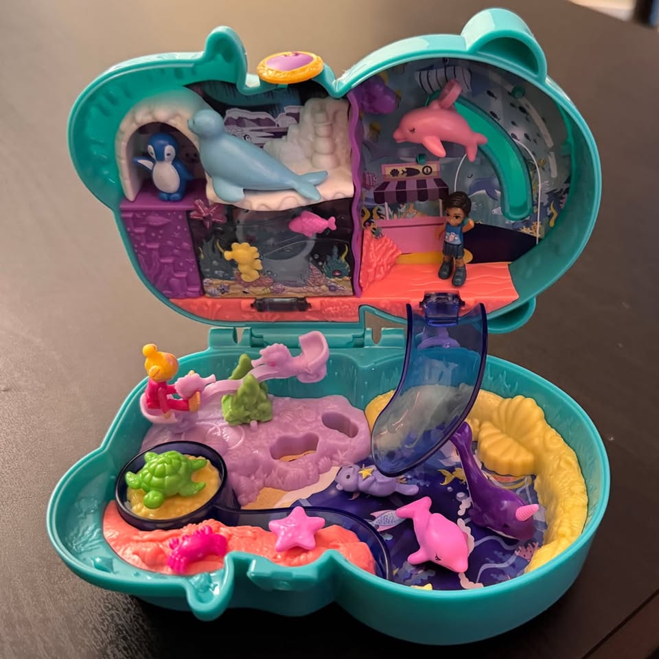 Polly Pocket Otter Aquarium Compact - Aquatic Adventures - photo 2