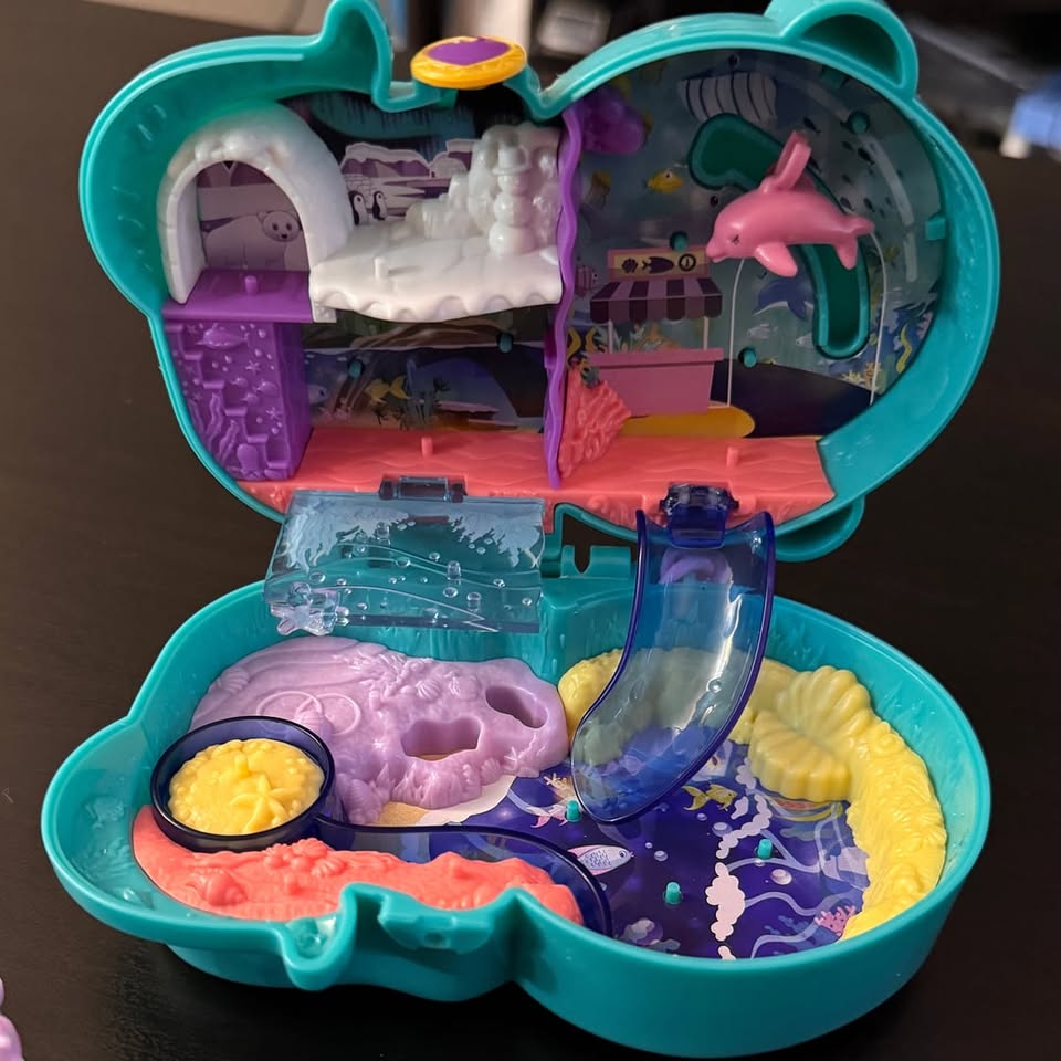 Polly Pocket Otter Aquarium Compact - Aquatic Adventures - photo 3