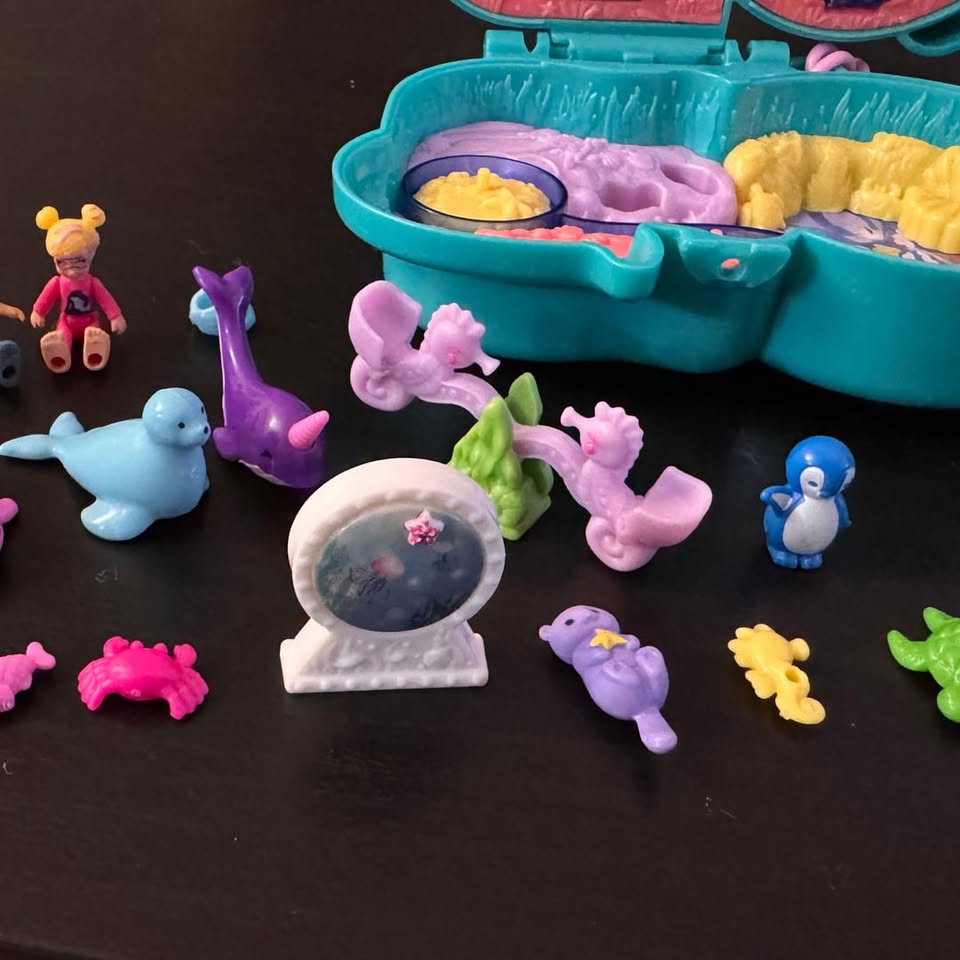 Polly Pocket Otter Aquarium Compact - Aquatic Adventures - photo 4