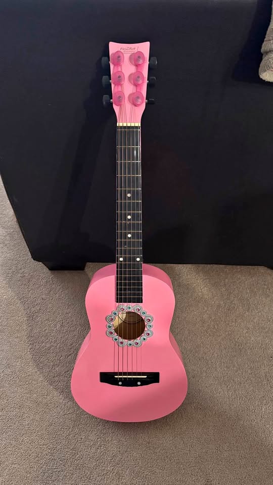 First Act Acoustic Guitar PINK 2007 RARE AGES 7+