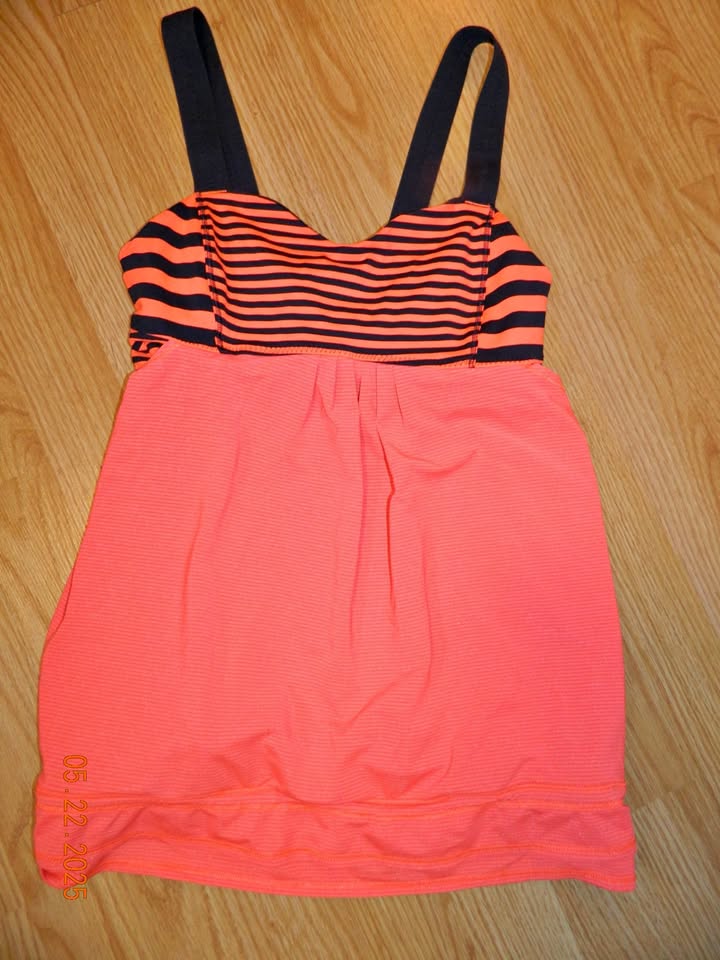 LULULEMON BACK ON TRACK TANK size 6...EUC