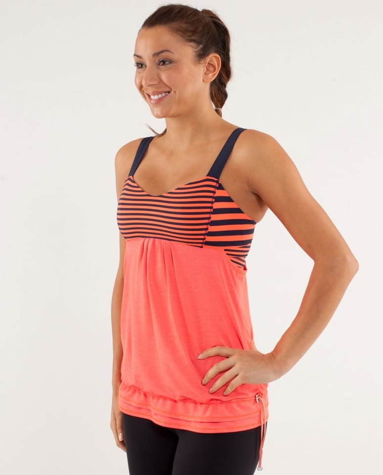 LULULEMON BACK ON TRACK TANK size 6...EUC - photo 3