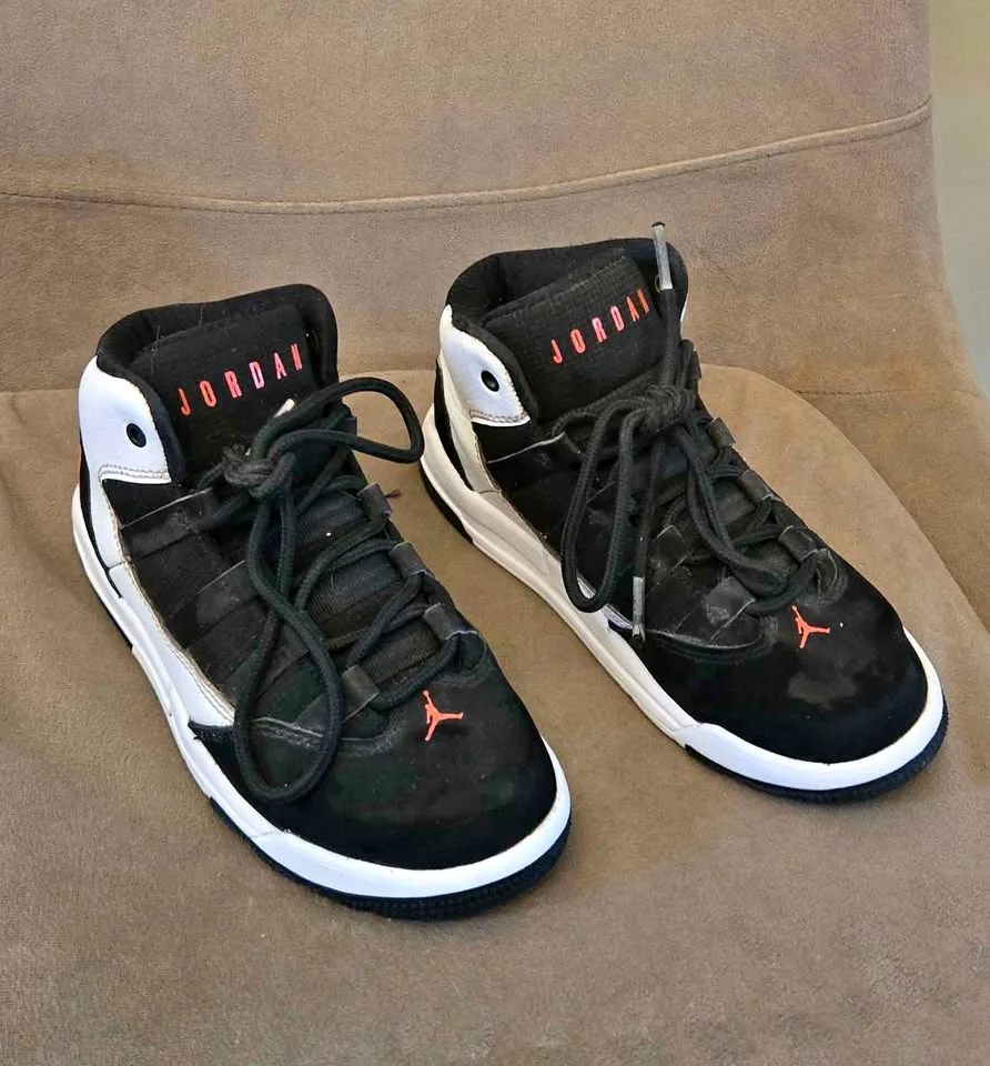 Jordan Jumpman Team II kids basketball shoes size 13c