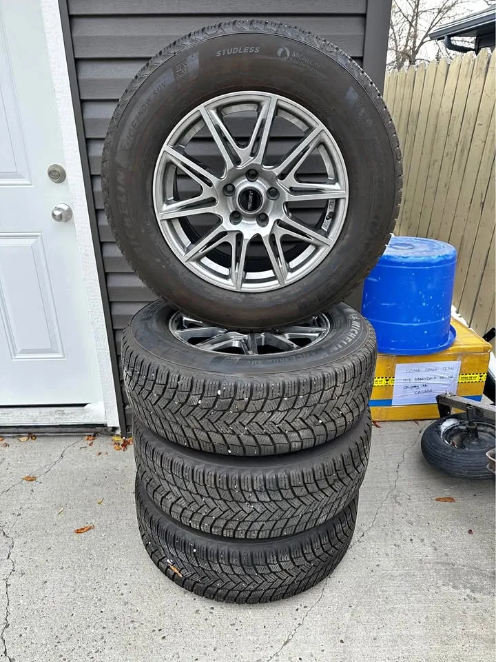 235/65/17 Michelin x ice New on 5x114.3 rims TPMS