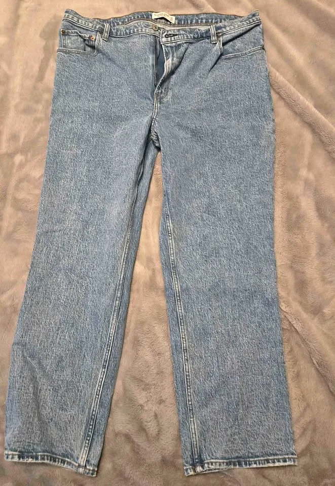 Abercrombie Ultra High Rise 90s Straight Leg Jean medium