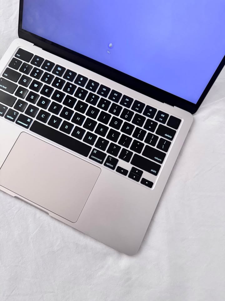 Macbook Air M2 - Starlight (256 GB) - photo 2
