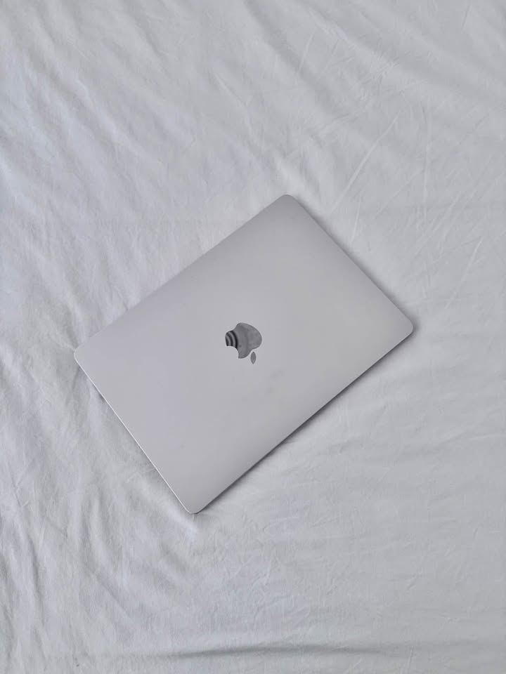 Macbook Air M2 - Starlight (256 GB) - photo 3