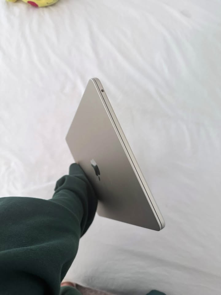 Macbook Air M2 - Starlight (256 GB) - photo 4