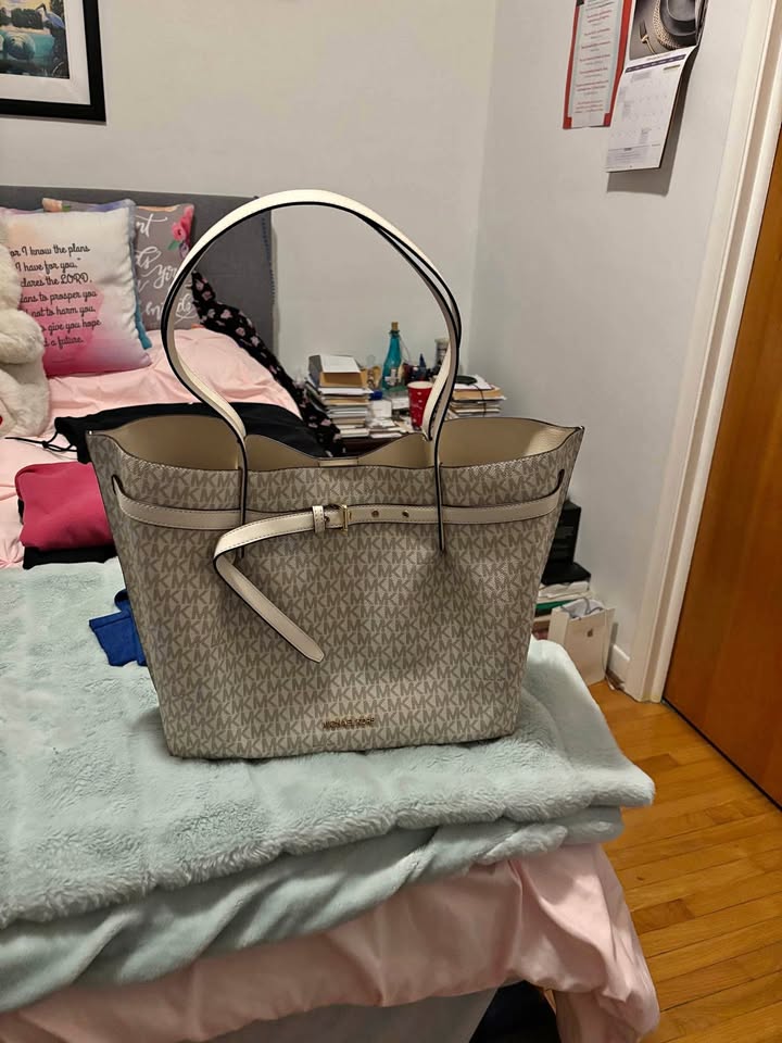 Michael Kors purse